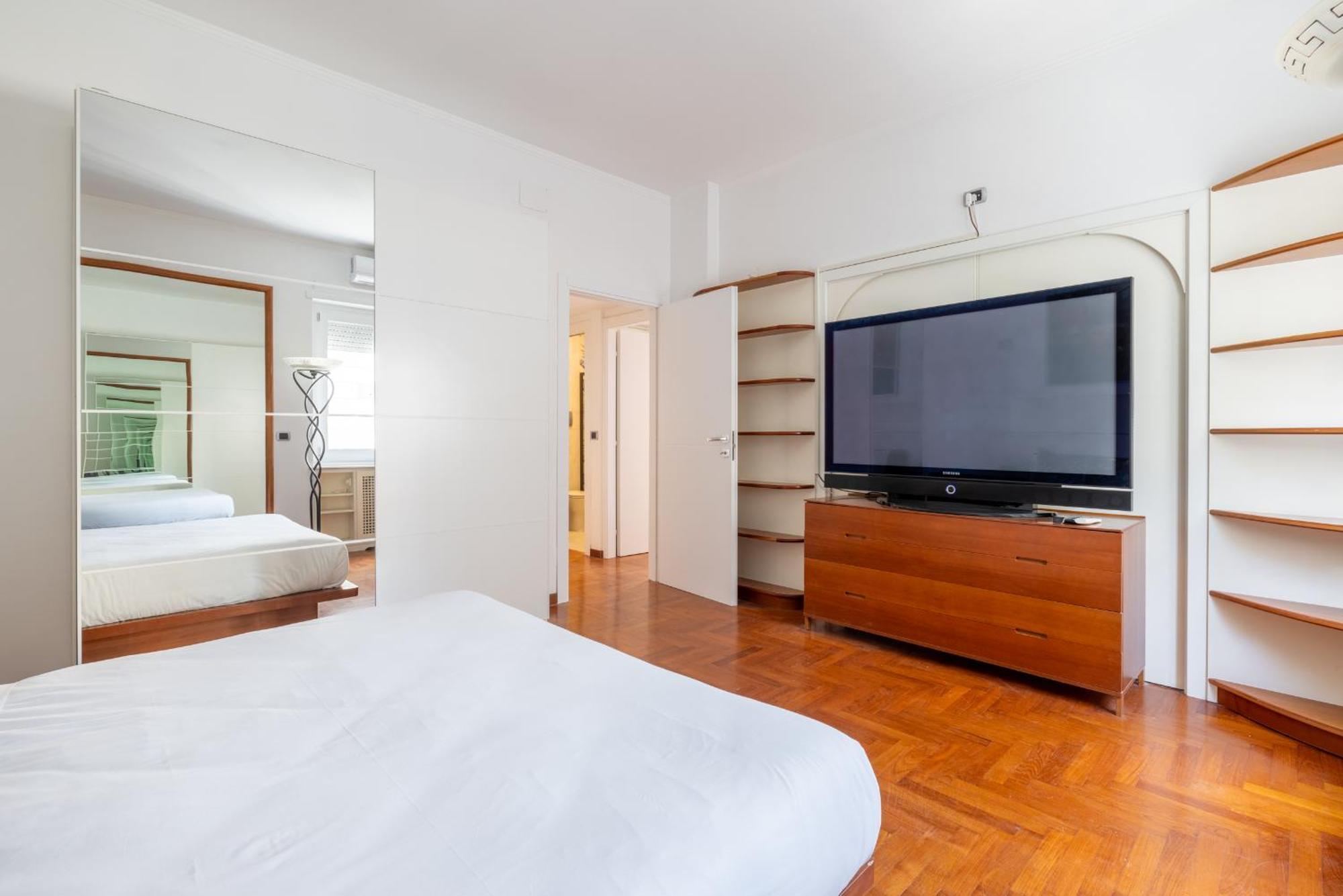 Apartment Eur Luxury For 4pp 2 Bedrooms Rome
