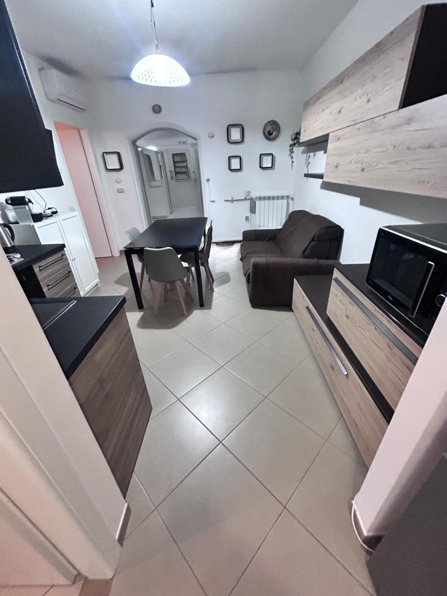 Apartment Realty Company Croce Rome