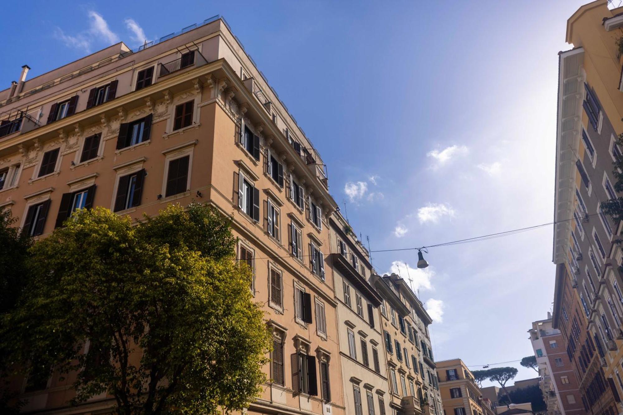 The Magic Of San Peter In The Heart Of * Rome