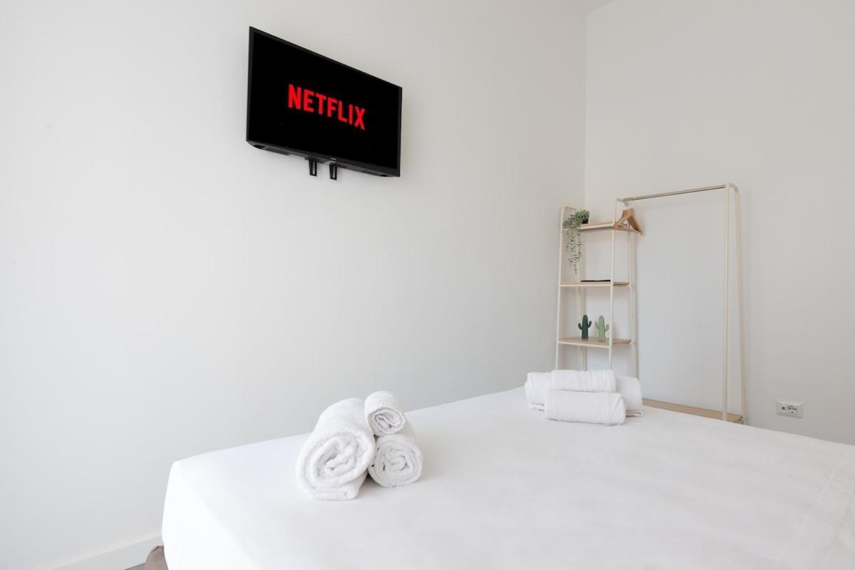 15 Minutes From Center & Metro 2 Minutes Apartment *