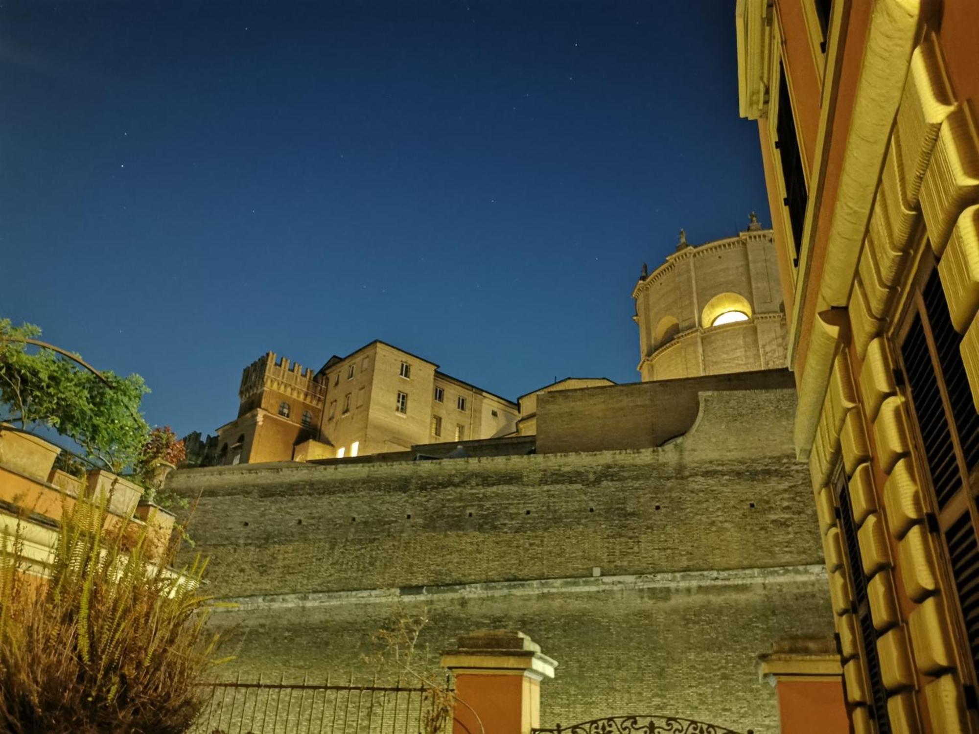 Il Portone Del Vaticano Rome
