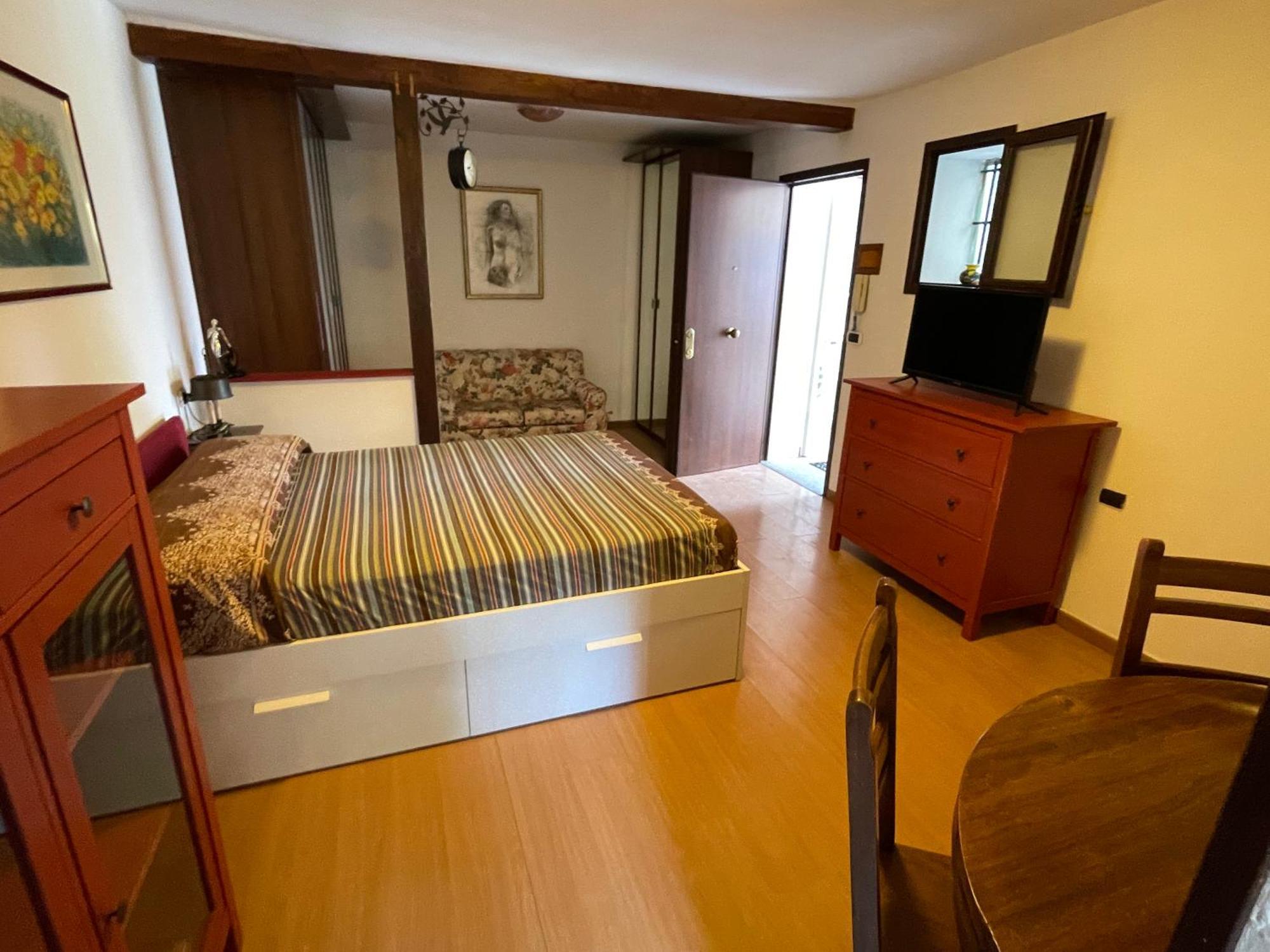 House With Private Garden Apartment