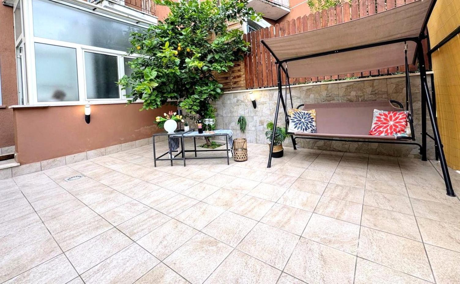Appartamento Agli Acquedotti, Con Giardino Privato