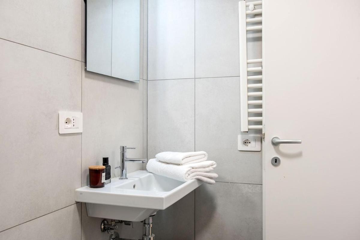 Apartment Urban Oasis With Balcony And Free Private Parking Rome