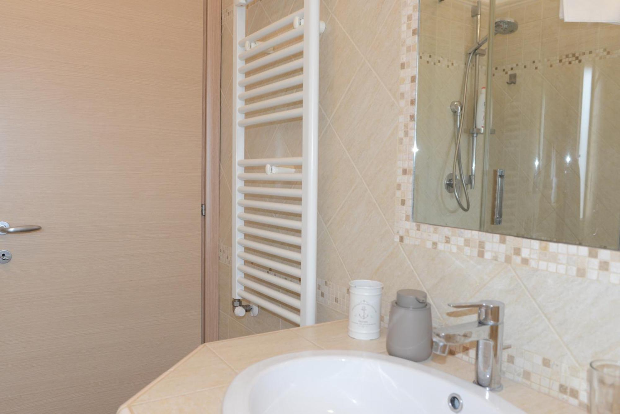 Locazione Turistica Di Carlo Apartment