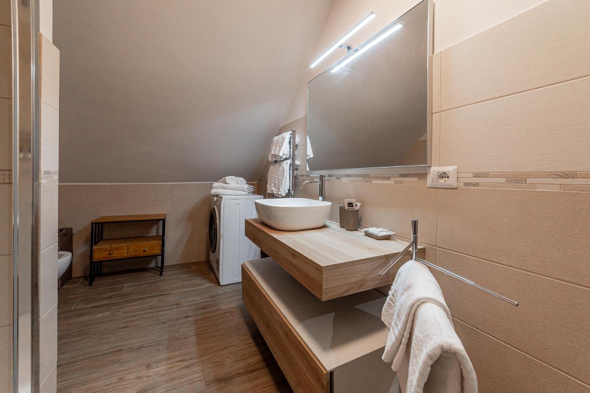 Elegant Penthouse - Metro Conca D'oro & Terrace * Rome