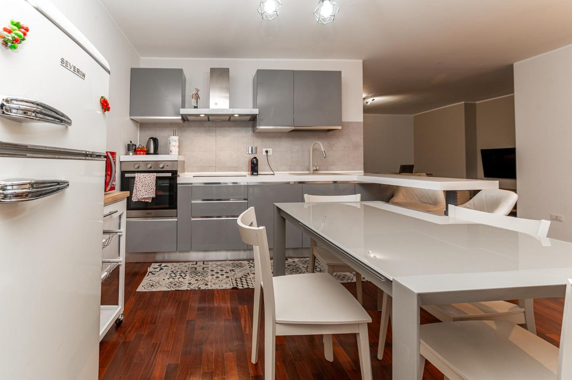 Apartment Elegant Penthouse - Metro Conca D'oro & Terrace *