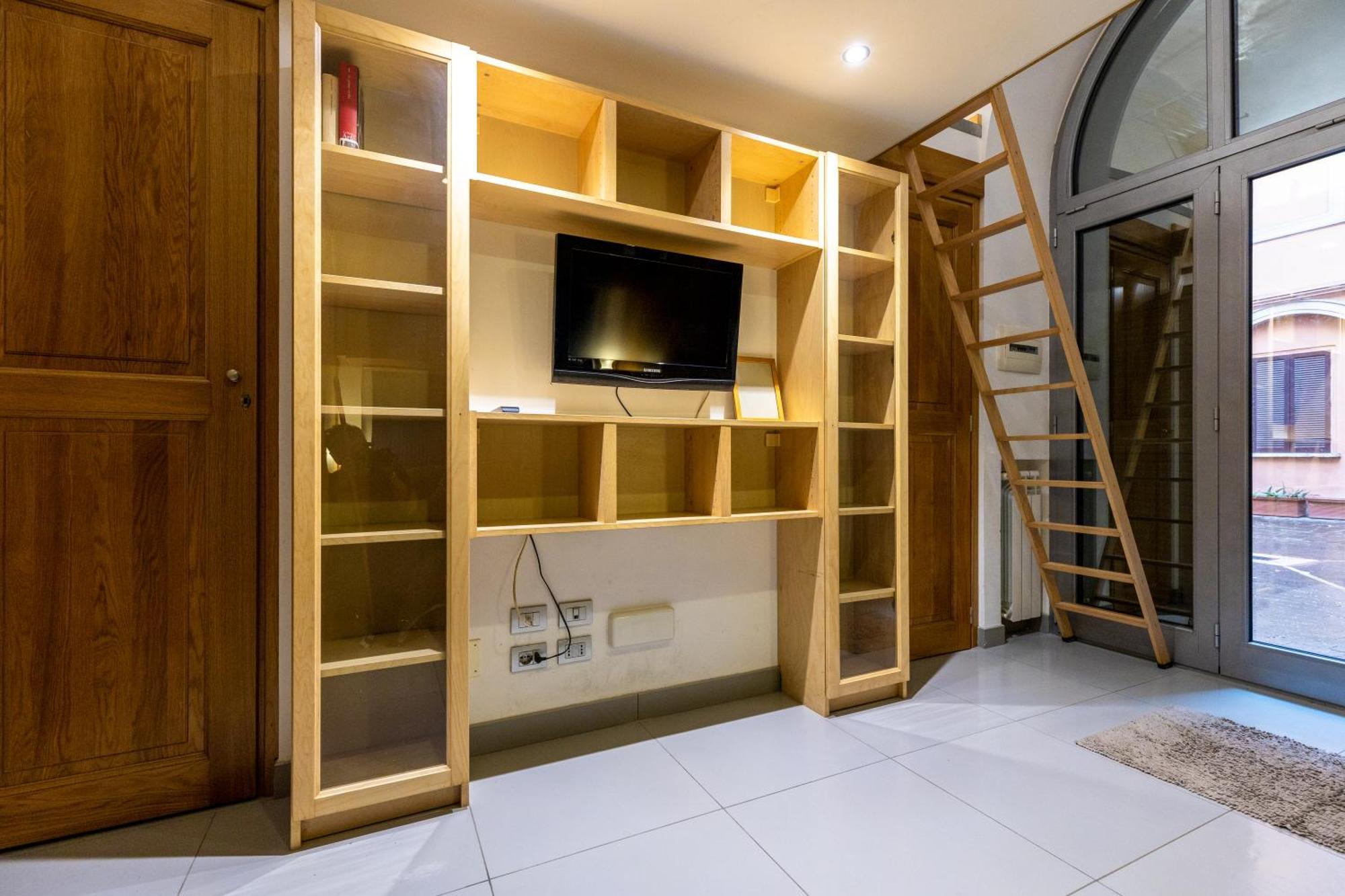 Monti House - Center *