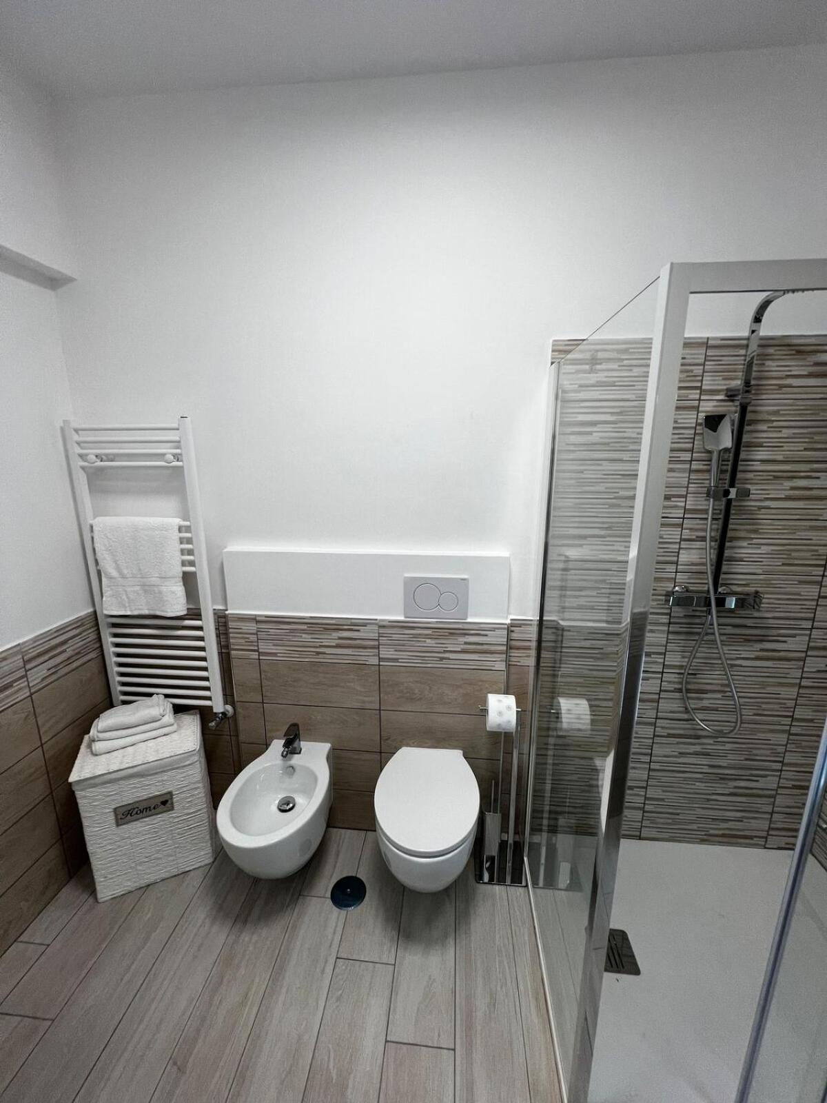 Elegant & Spacious 2br 2ba Unit With Private Patio Appartement *