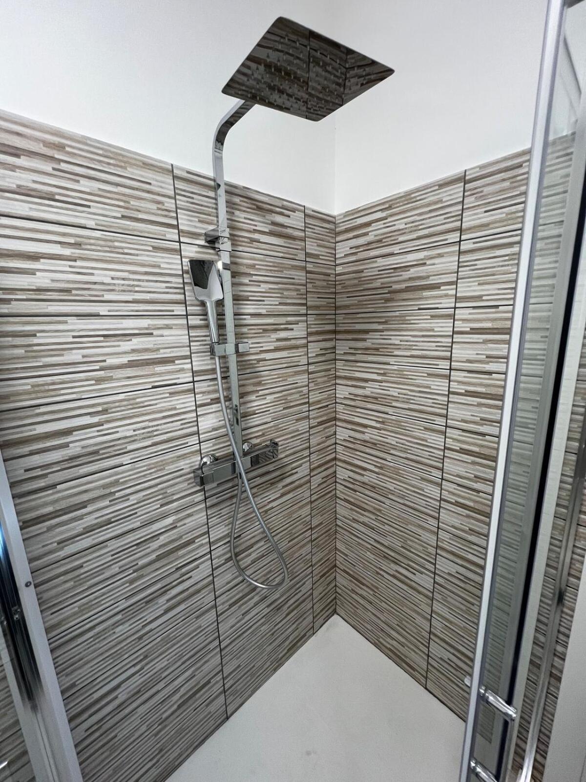 Elegant & Spacious 2br 2ba Unit With Private Patio Appartement *