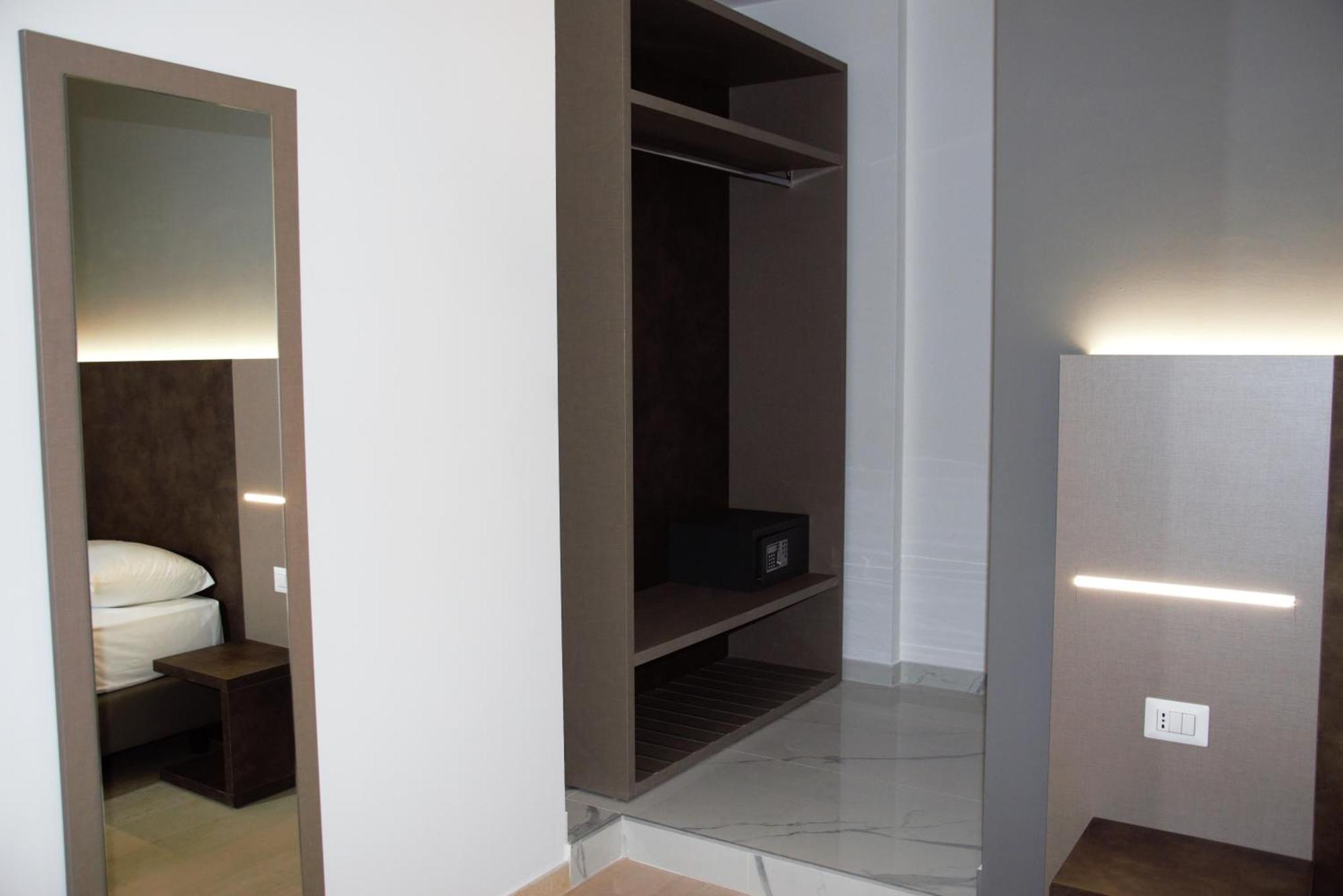 Domus Dea By Trinita Rome