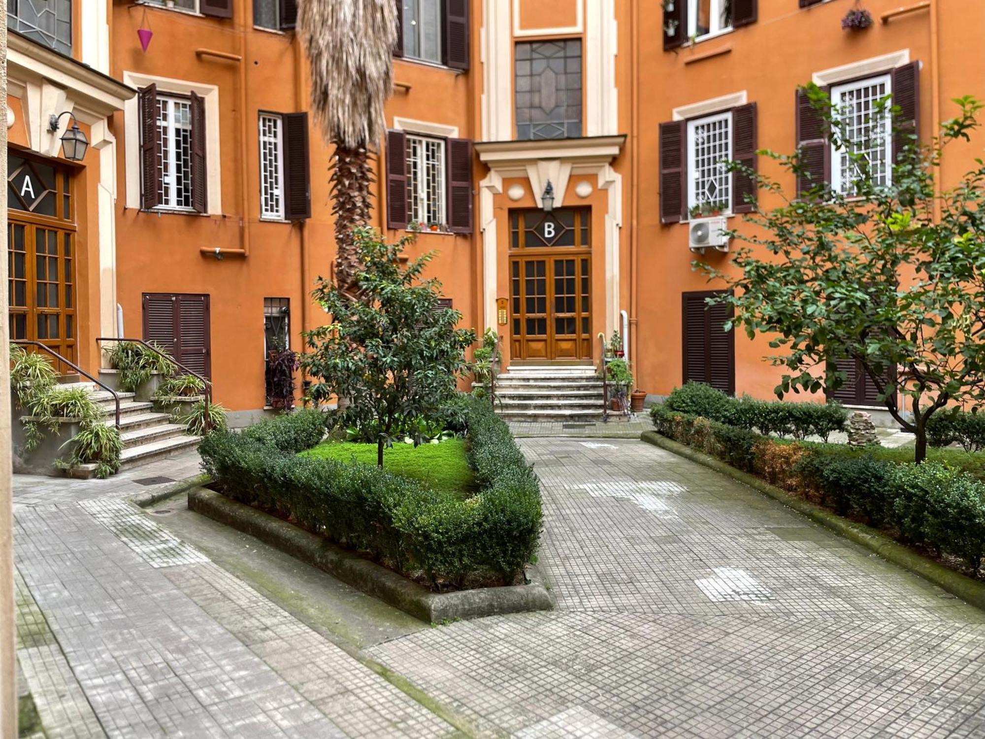 La Corte Di Merlino - Di Pregio * Rome