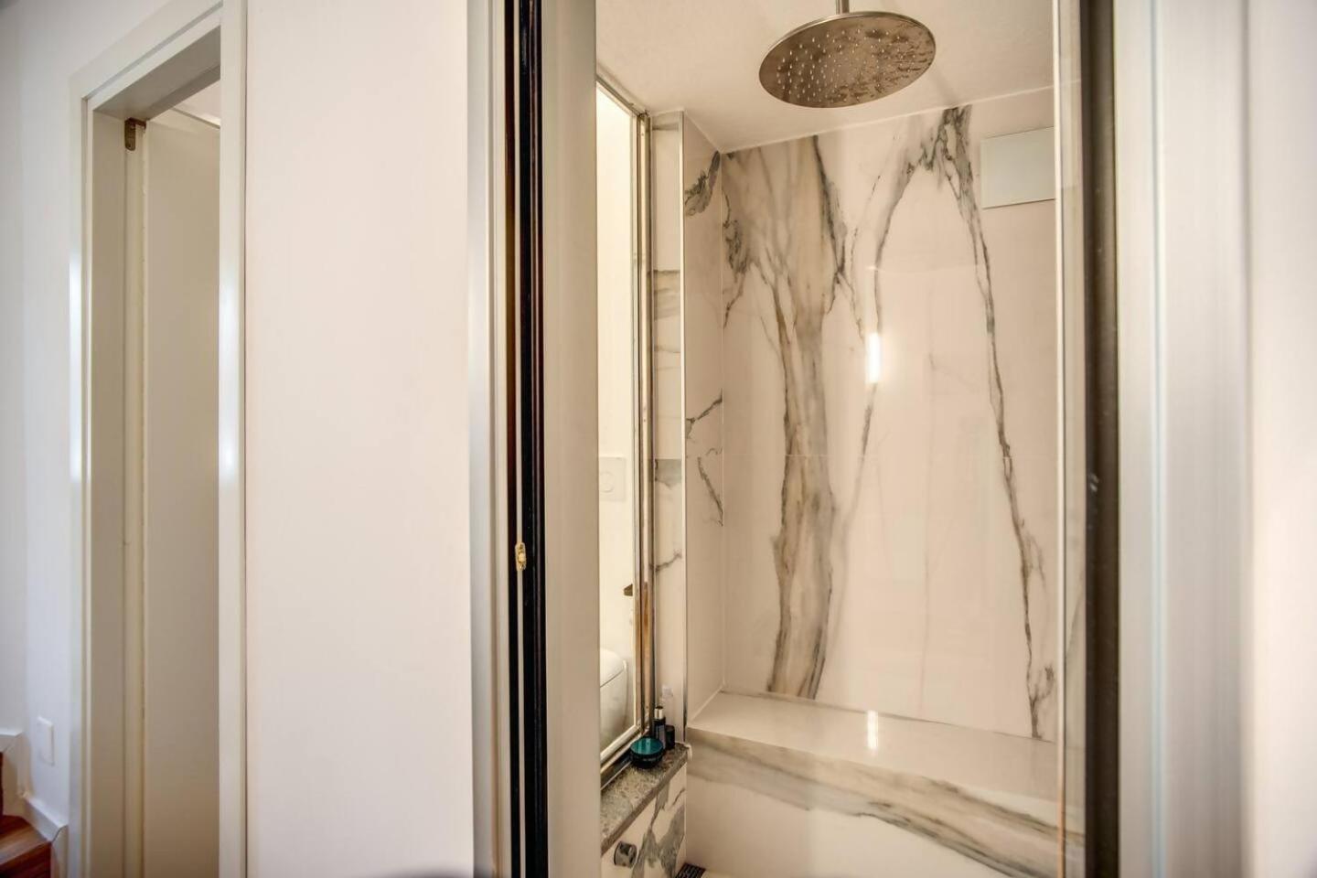 Luxury By Spanish Square *