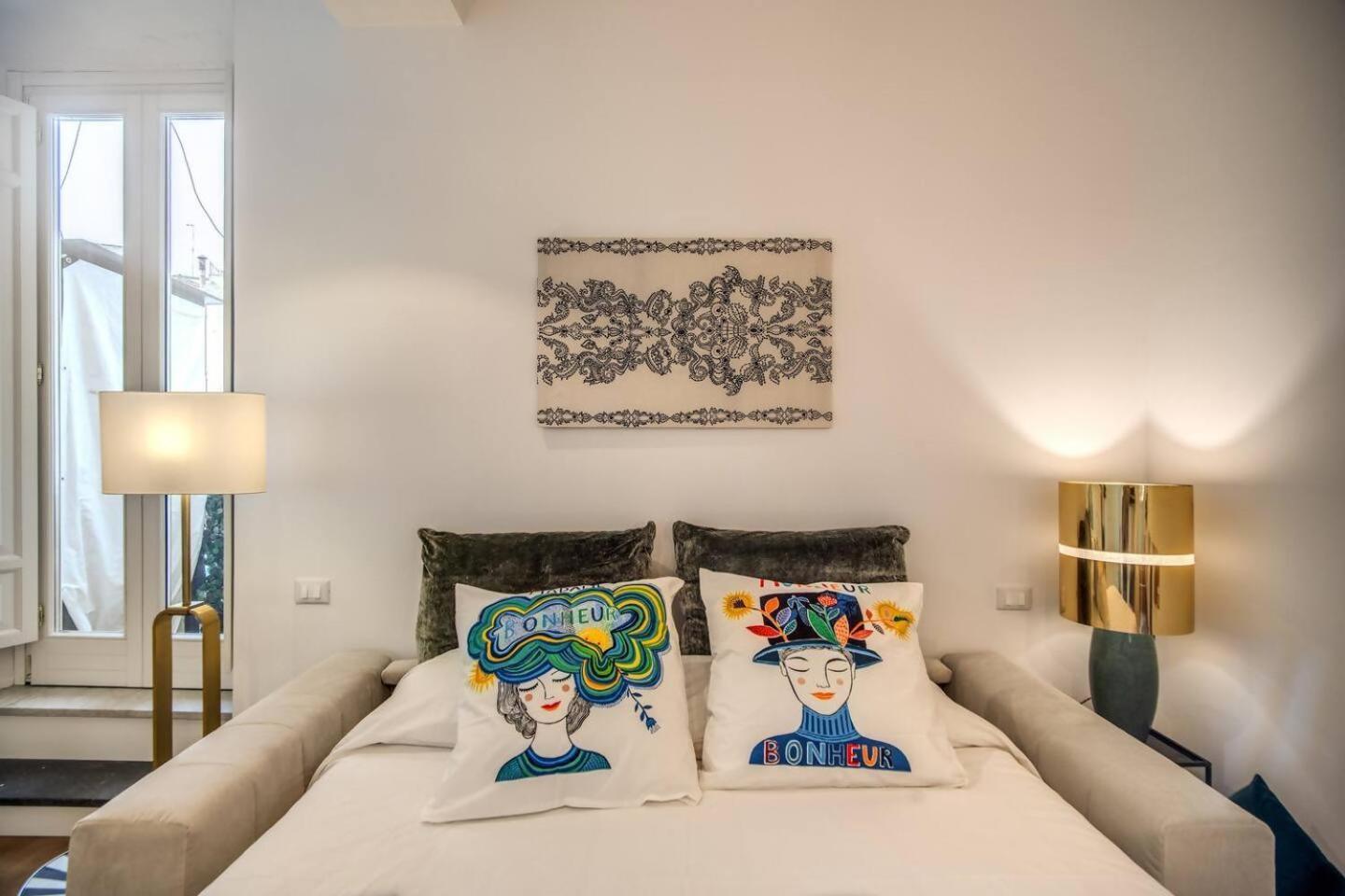 Luxury By Spanish Square