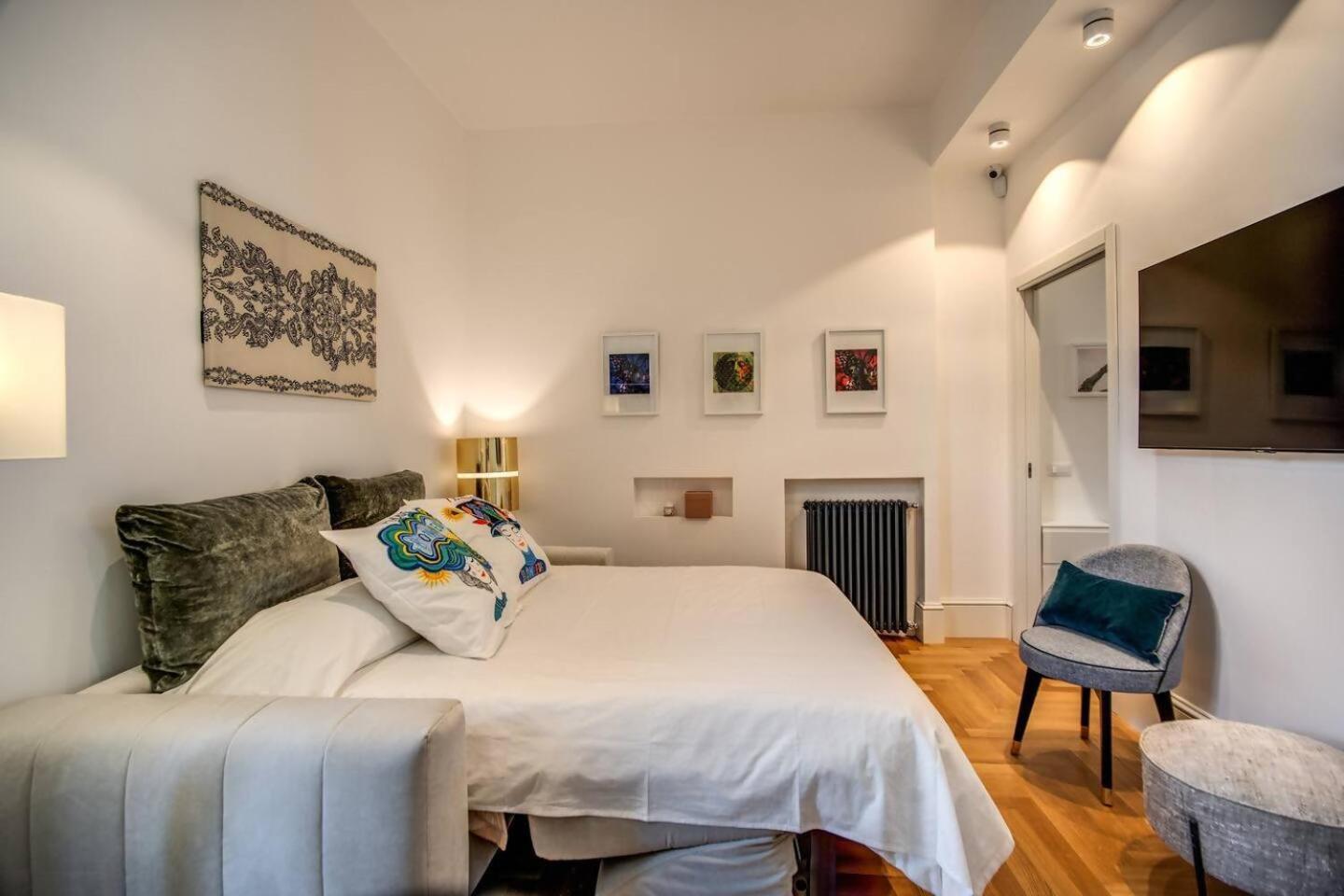 Luxury By Spanish Square *