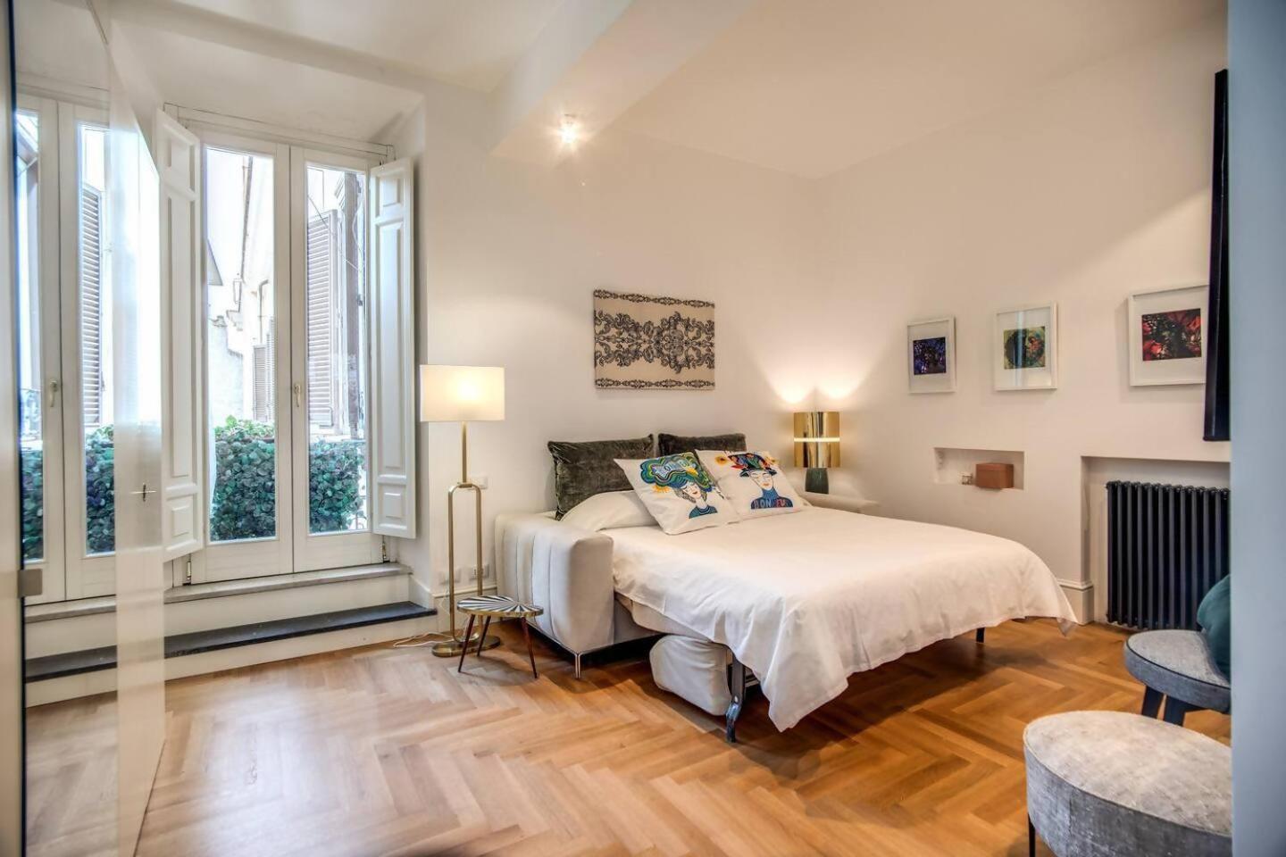Luxury By Spanish Square Apartment