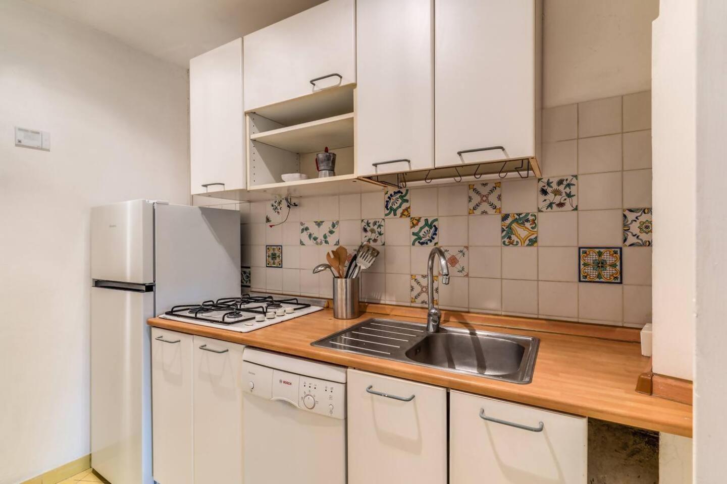 Splendid Flat On The Tiber River