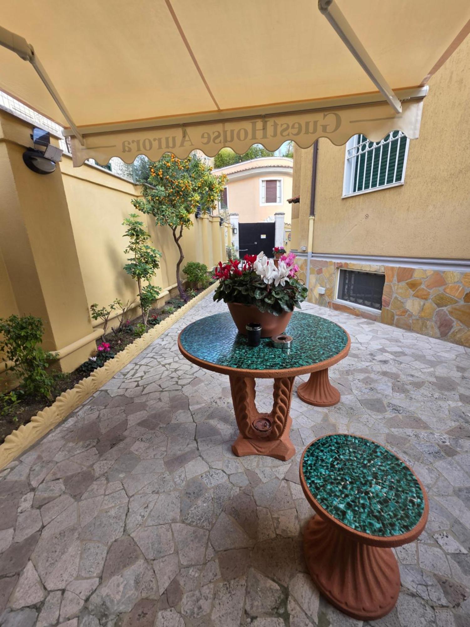 Aurora A.e. Guest house *