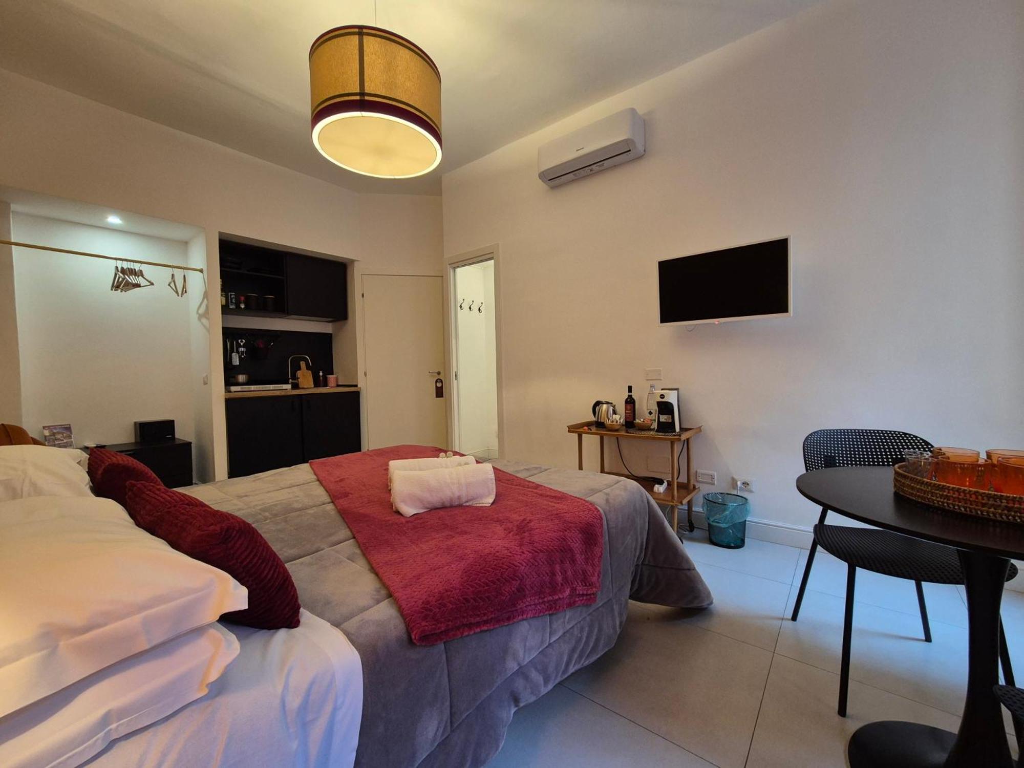 Iaio Luxury * Rome
