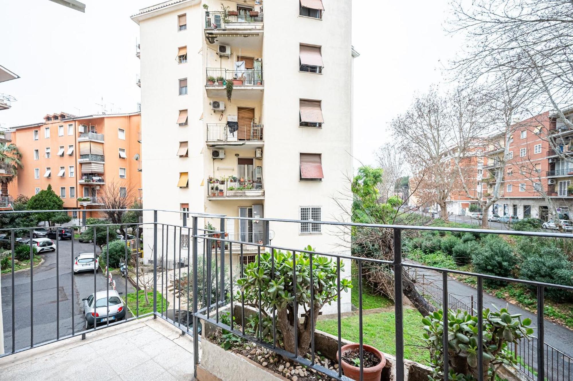 Marconi Charme & - 2 Min Metro Marconi - 15 Min Colosseo - A-c & Wifi Guest house *