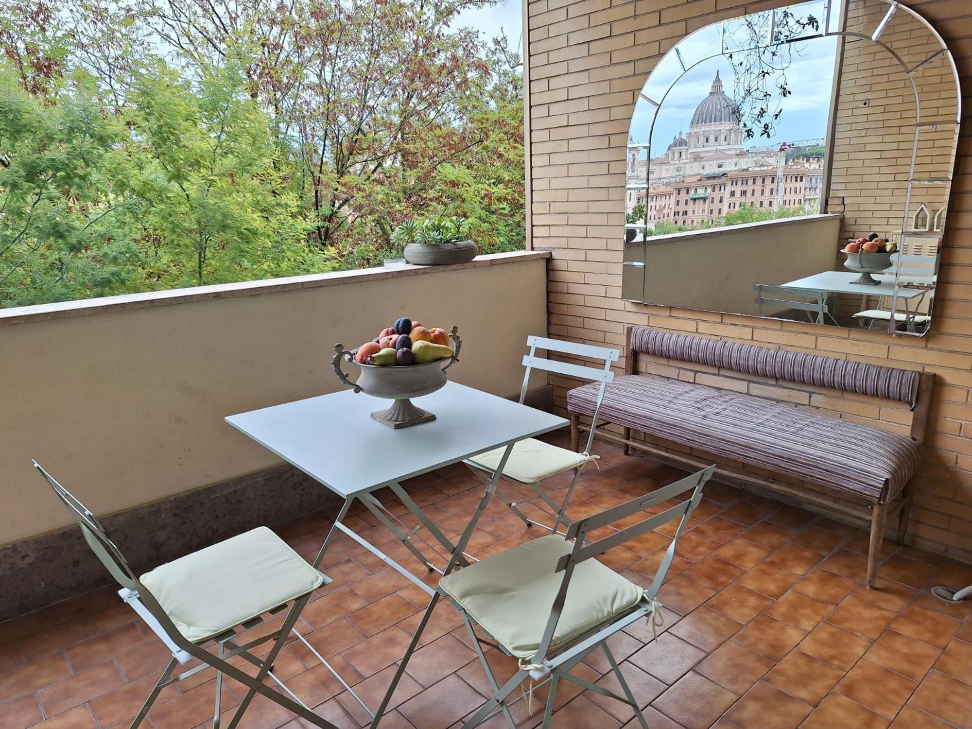 Delmirani's Book - Vatican View Apartamento *