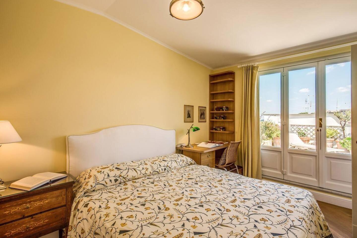 Attic With Terrace Overlooking St Peters Basilica * Roma