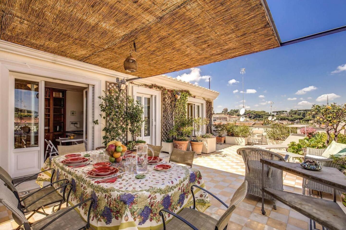 Apartamento Attic With Terrace Overlooking St Peters Basilica *