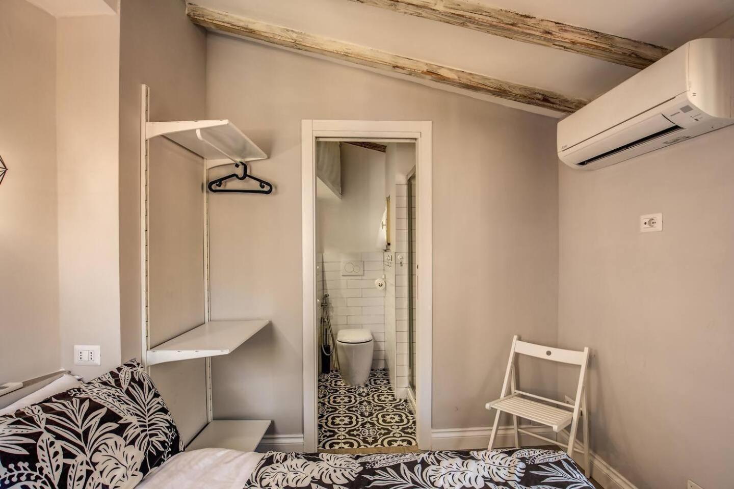 Attic With Terrace By Trevi Fountain Apartment *