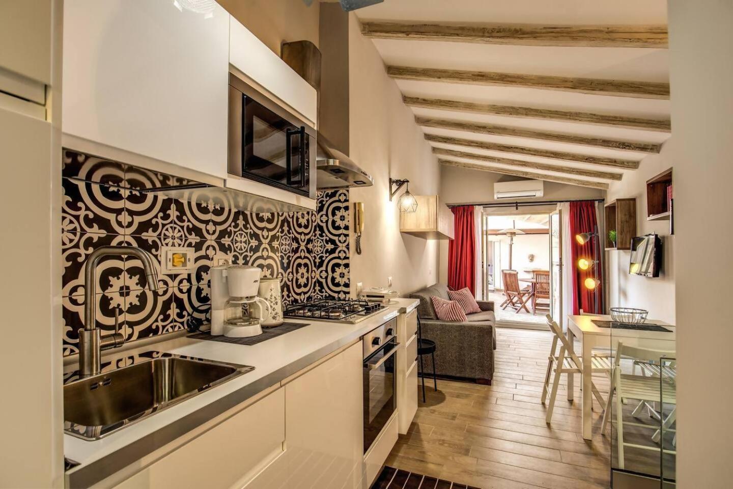 Attic With Terrace By Trevi Fountain * Rome