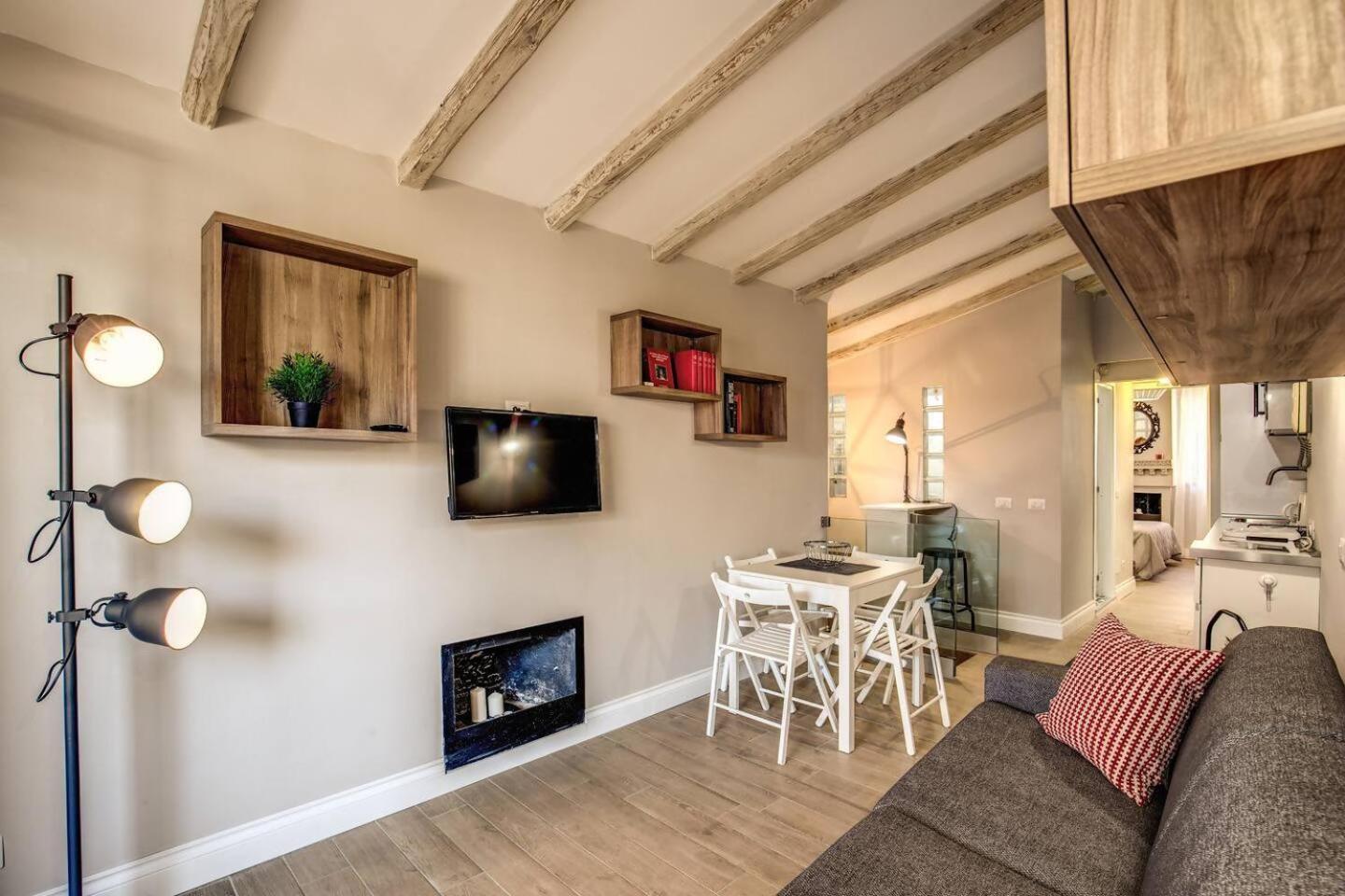 Apartment Attic With Terrace By Trevi Fountain