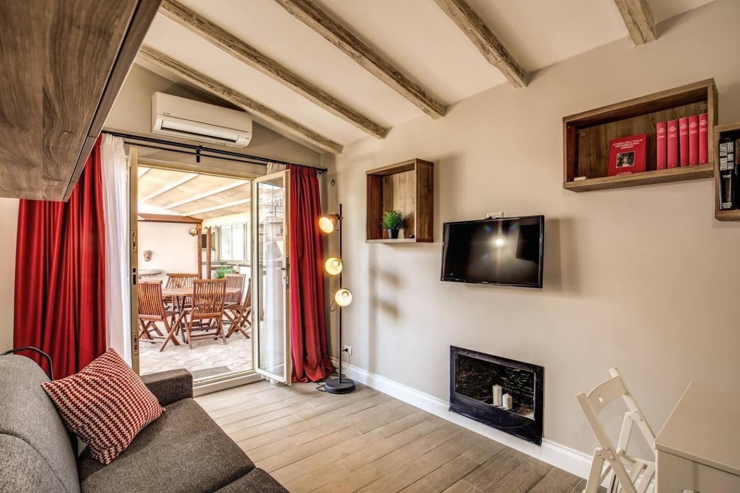 Attic With Terrace By Trevi Fountain * Rome