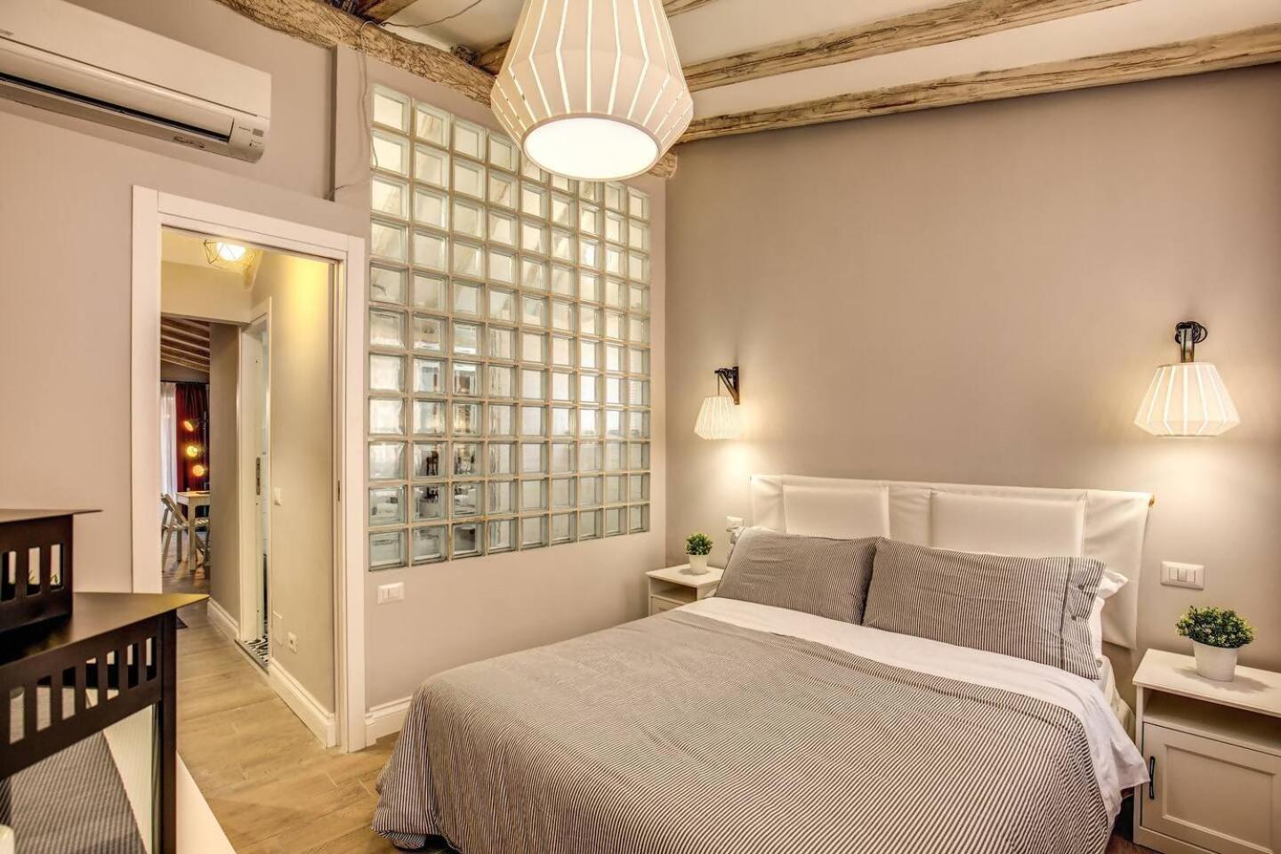 Attic With Terrace By Trevi Fountain Apartment *