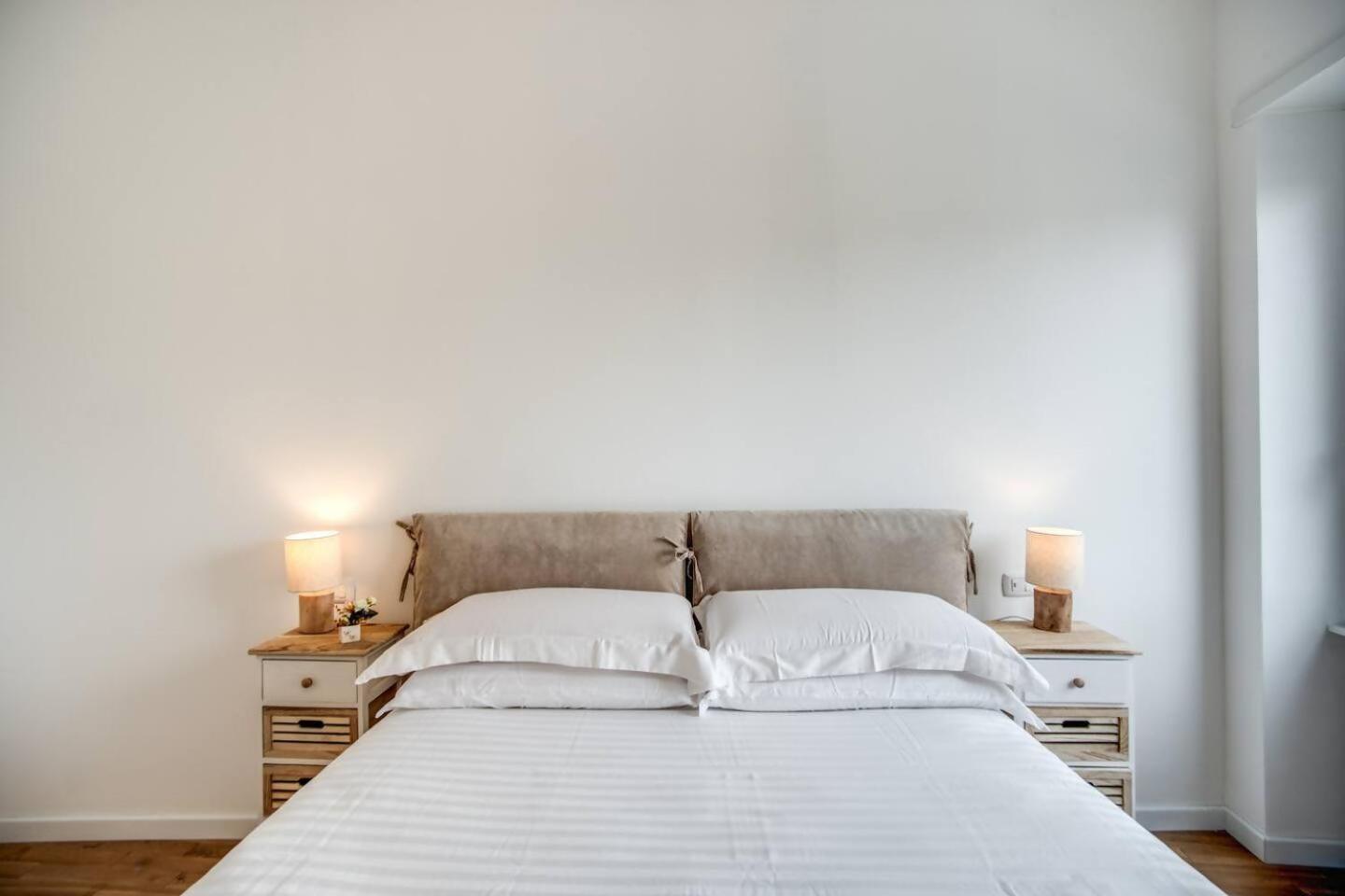 Naos Close Popolo Square Apartment