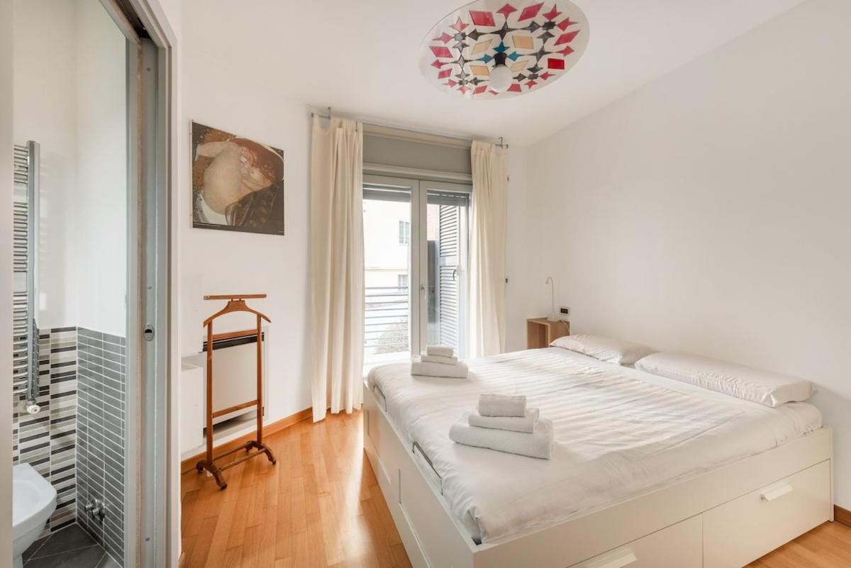 Private Terrace & Parking Apartment