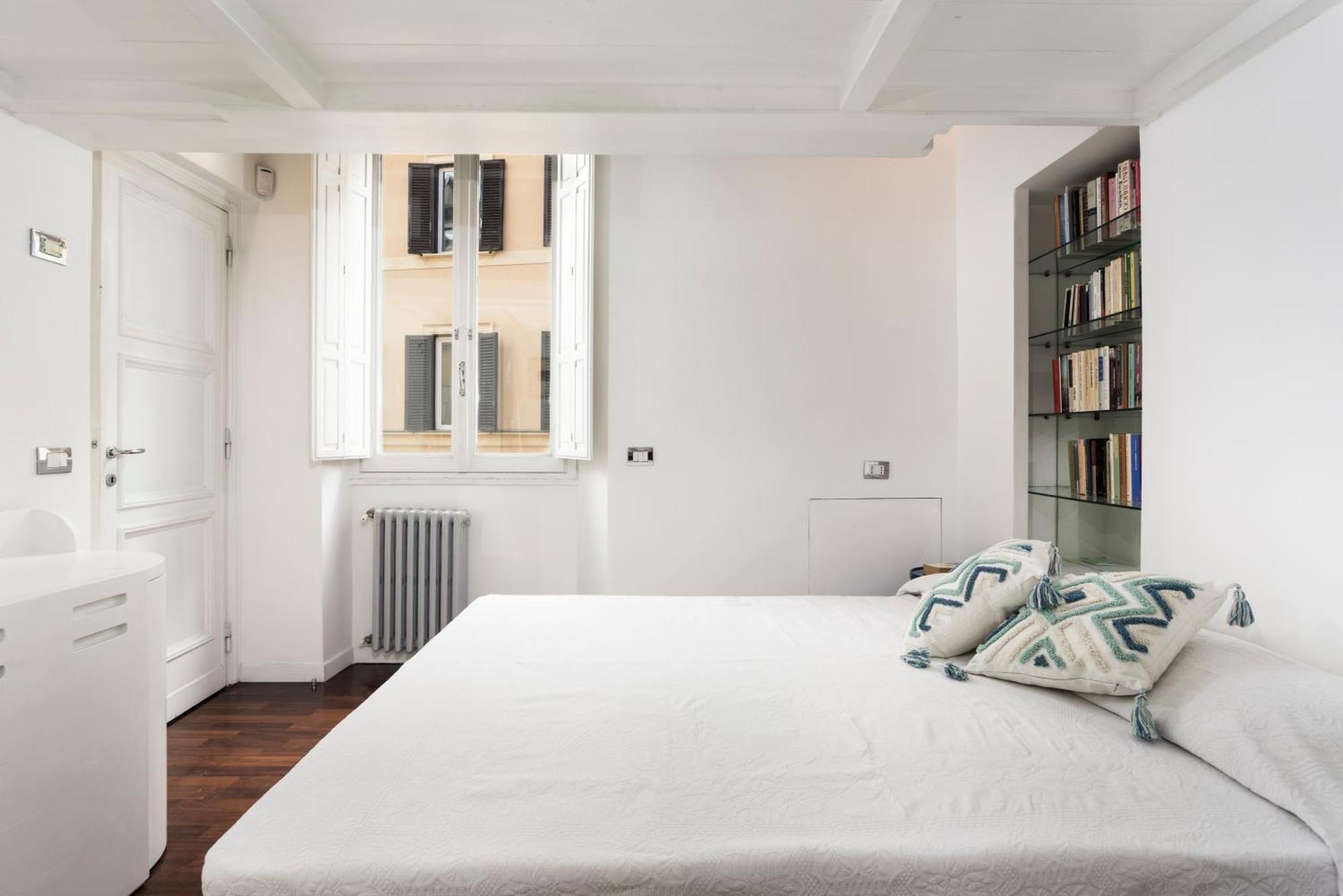 Your Nest With Wooden Ceilings In Monti Apartment Rome