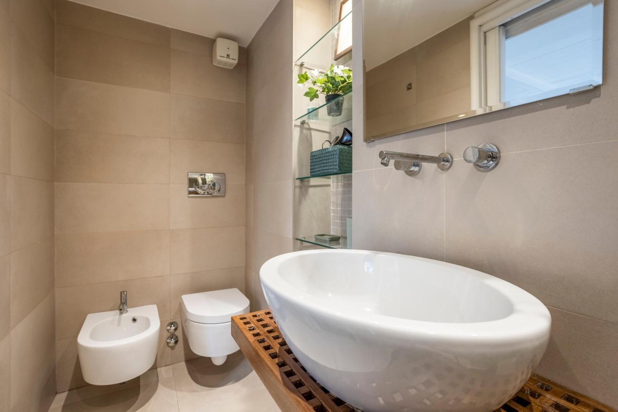 Your Nest With Wooden Ceilings In Monti Apartment Rome
