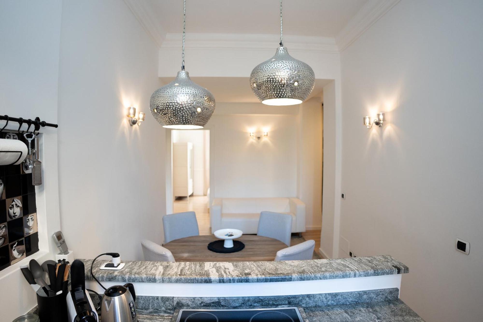 Gio House - Palazzo Storico Apartment *