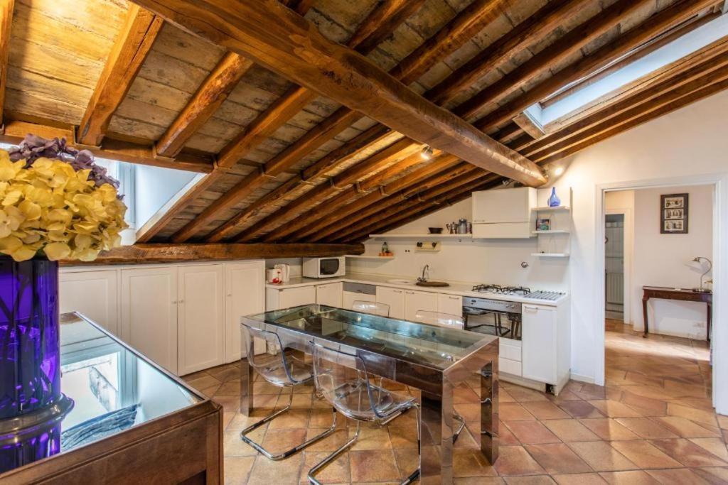 Cozy Gambero Apartment Rome