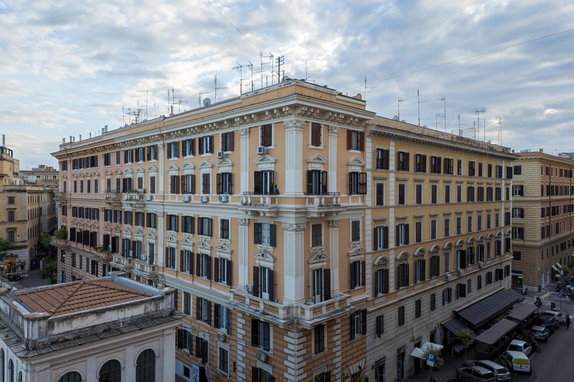 Mega Gold Apartment