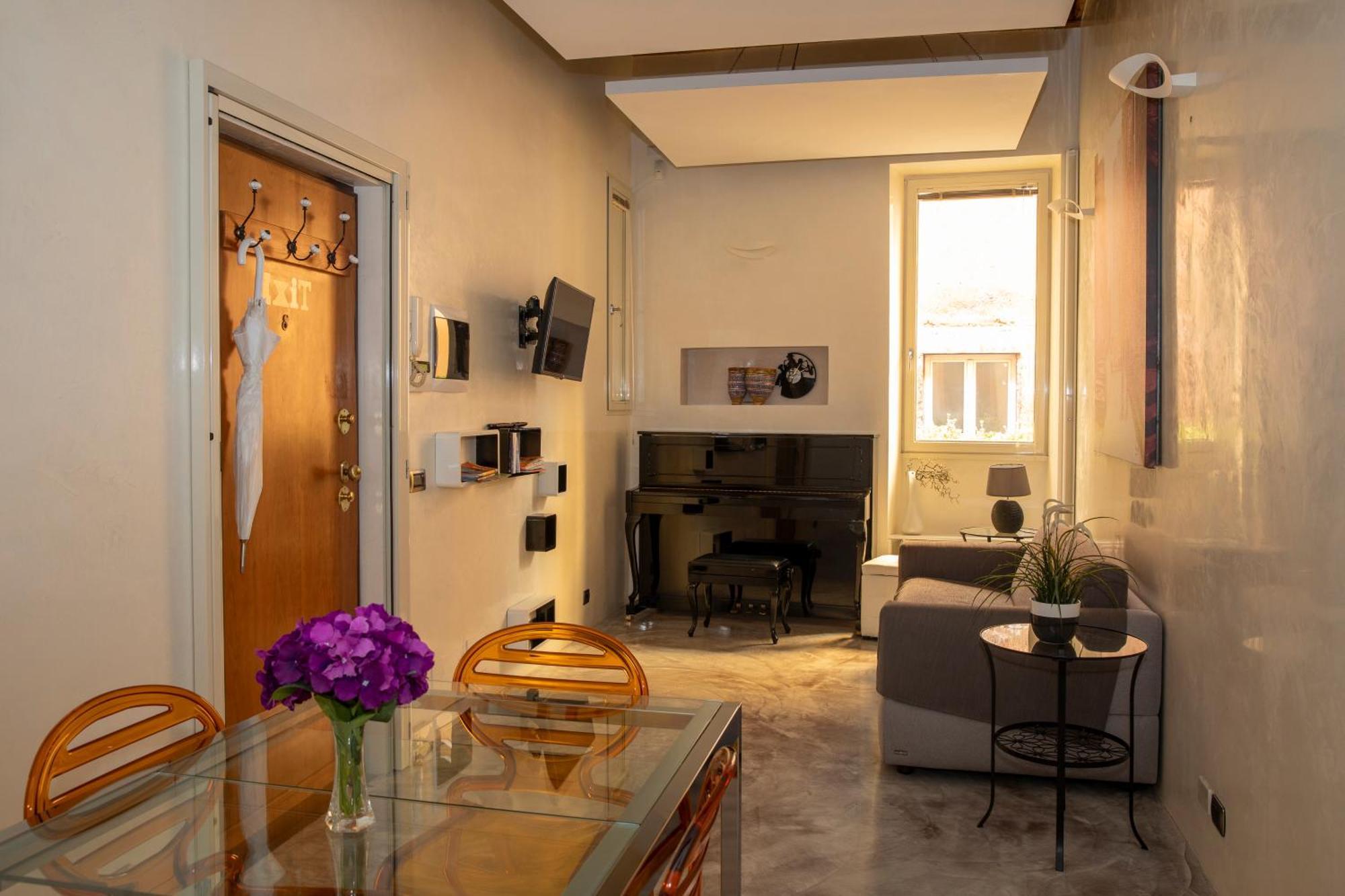 Restart Nettuno Stylish Trevi Fountain With Terrace *