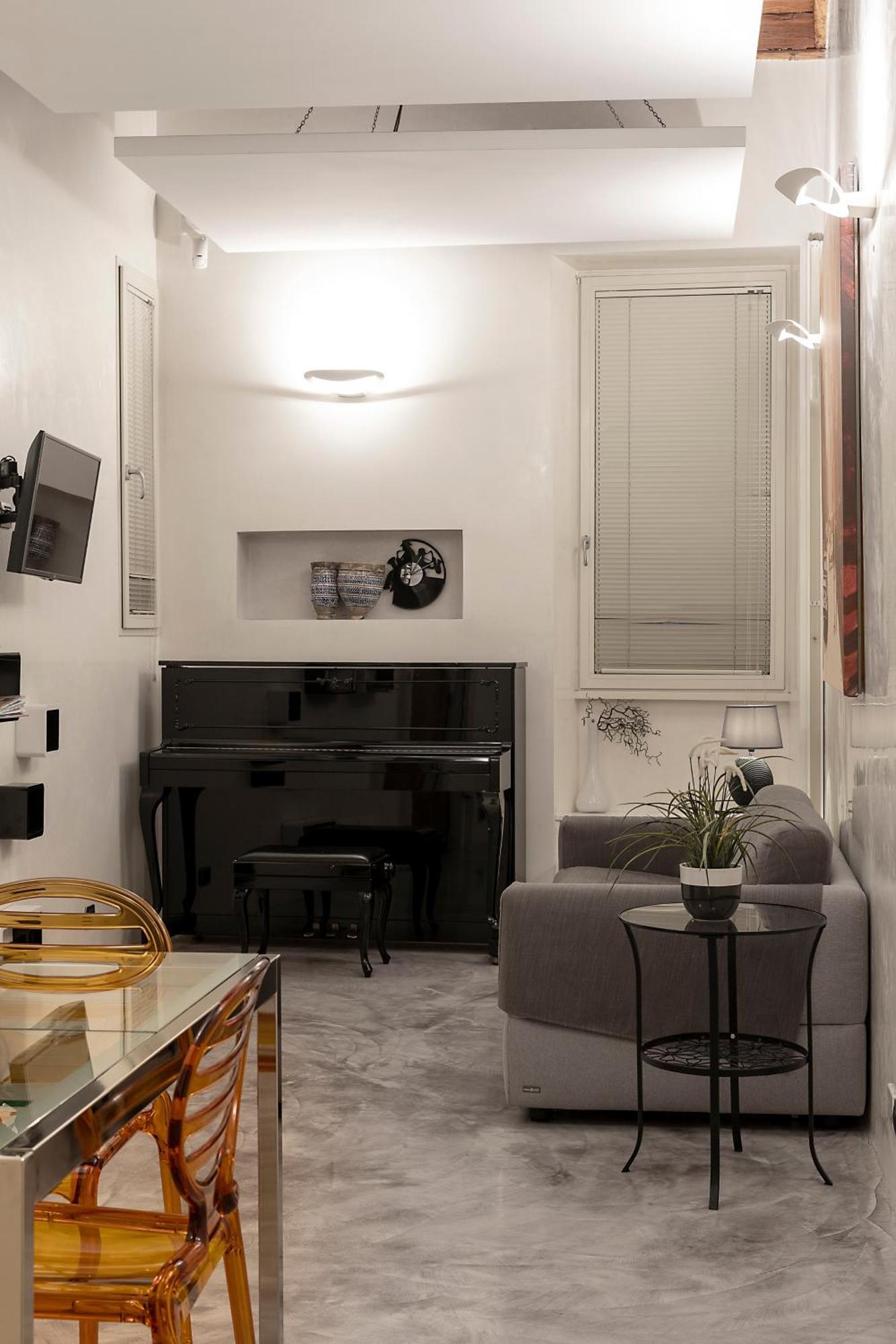 Restart Nettuno Stylish Trevi Fountain With Terrace *