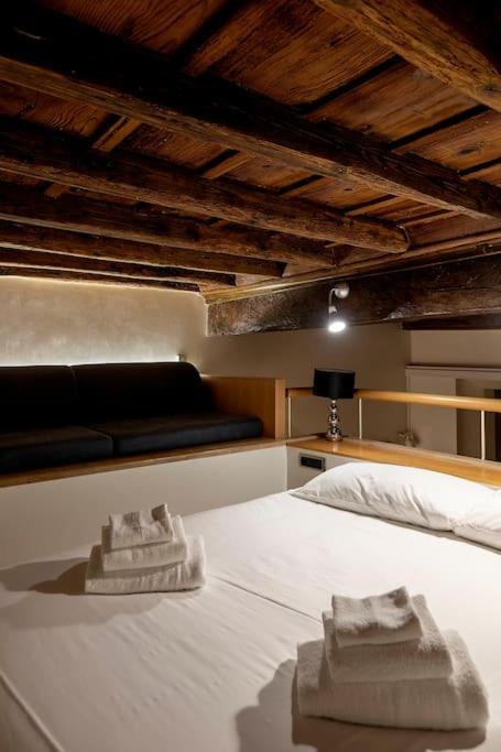 Restart Nettuno Stylish Trevi Fountain With Terrace *