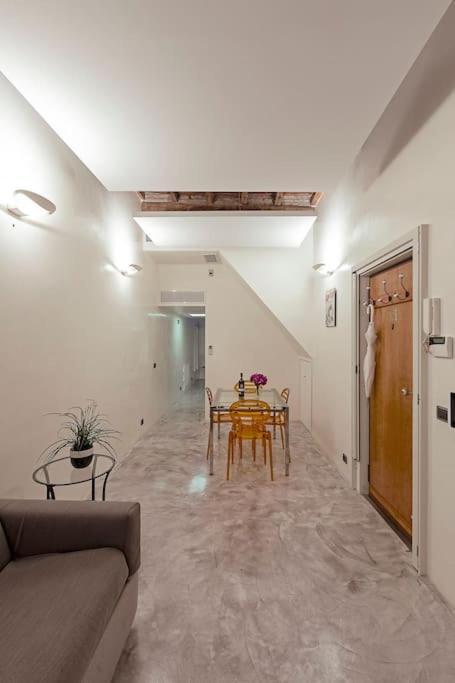 Restart Nettuno Stylish Trevi Fountain With Terrace Rome