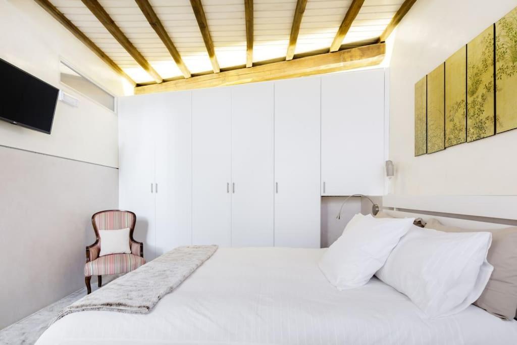 Restart Nettuno Stylish Trevi Fountain With Terrace *