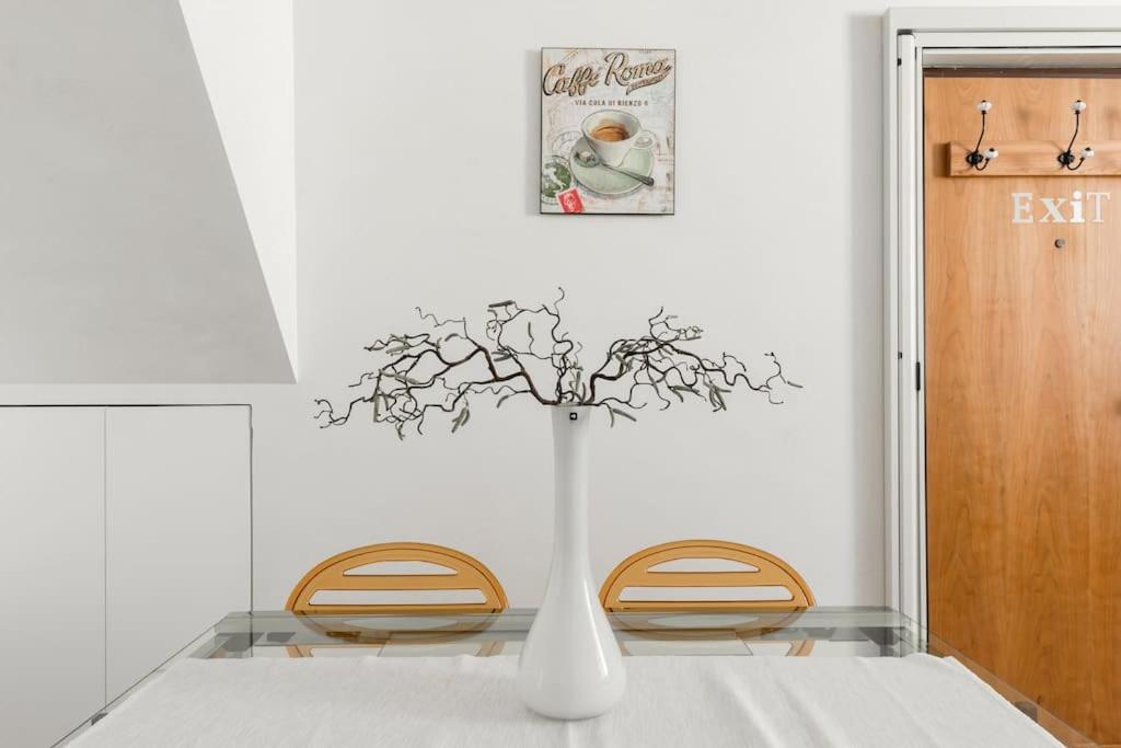 Restart Nettuno Stylish Trevi Fountain With Terrace