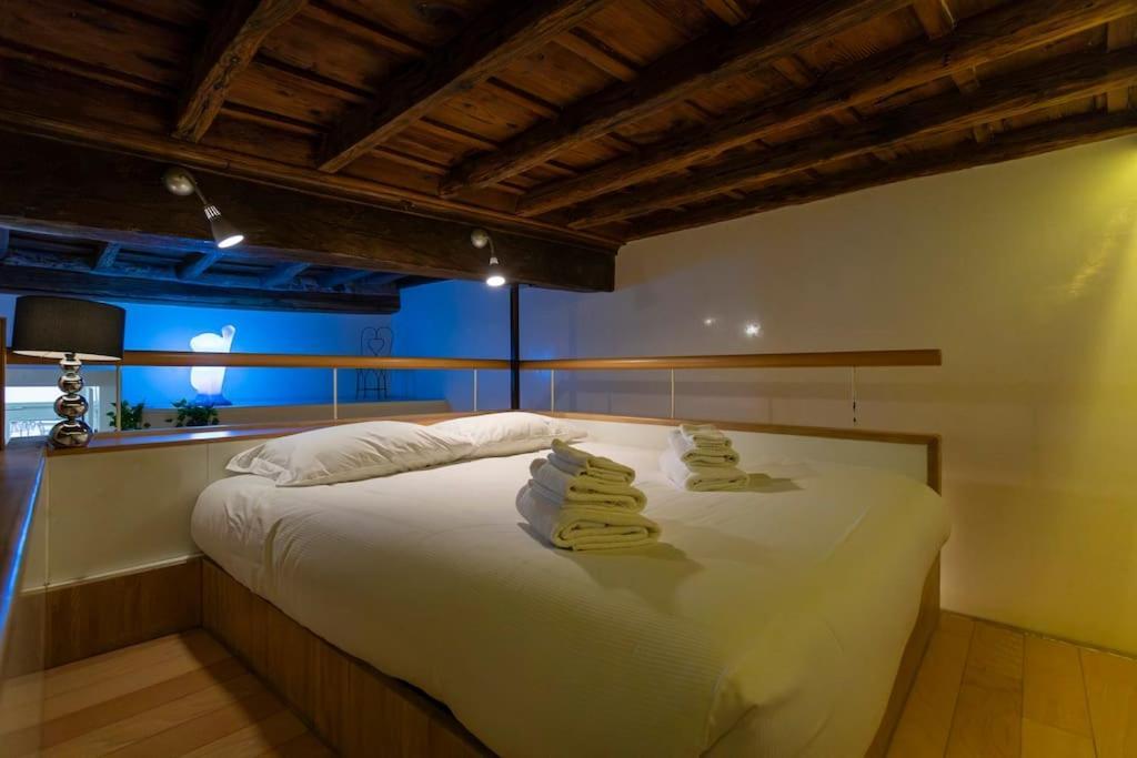 Restart Nettuno Stylish Trevi Fountain With Terrace Apartment Rome