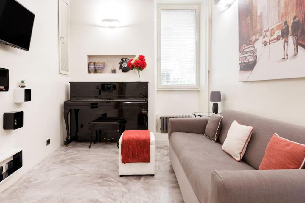 Restart Nettuno Stylish Trevi Fountain With Terrace *