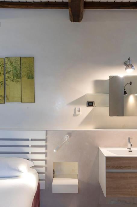 Restart Nettuno Stylish Trevi Fountain With Terrace