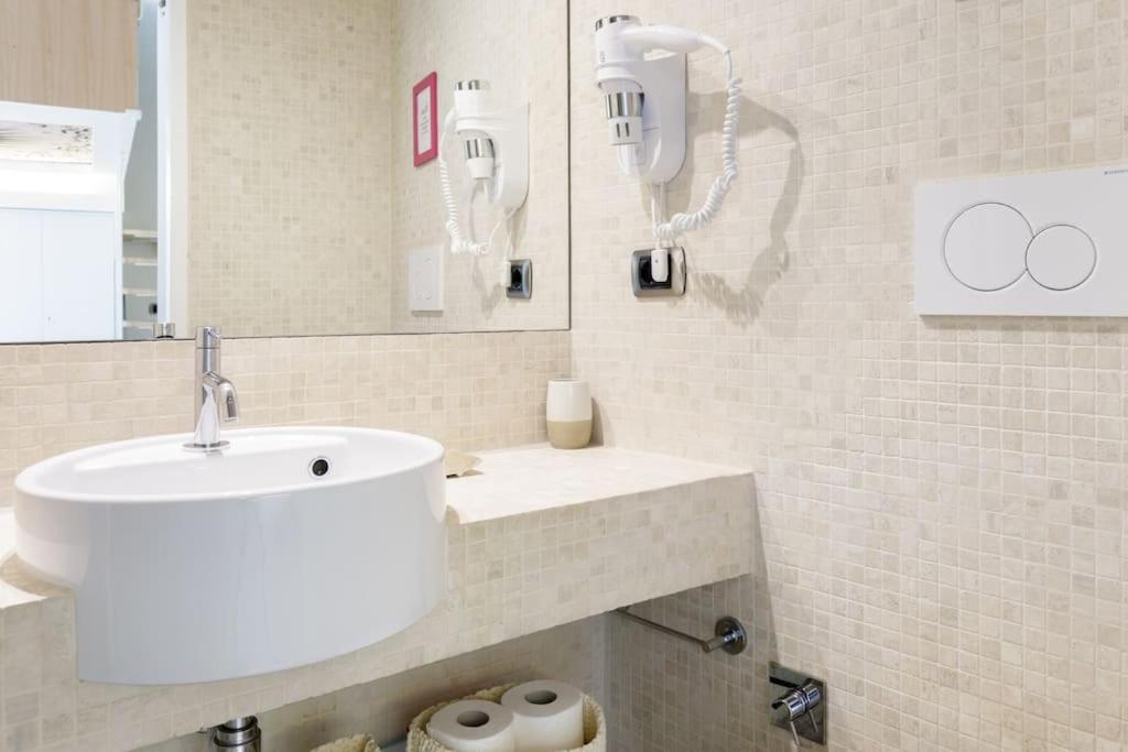 Apartment Restart Nettuno Stylish Trevi Fountain With Terrace *