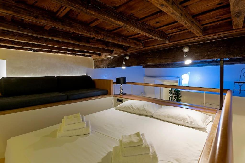 Restart Nettuno Stylish Trevi Fountain With Terrace Apartment Rome